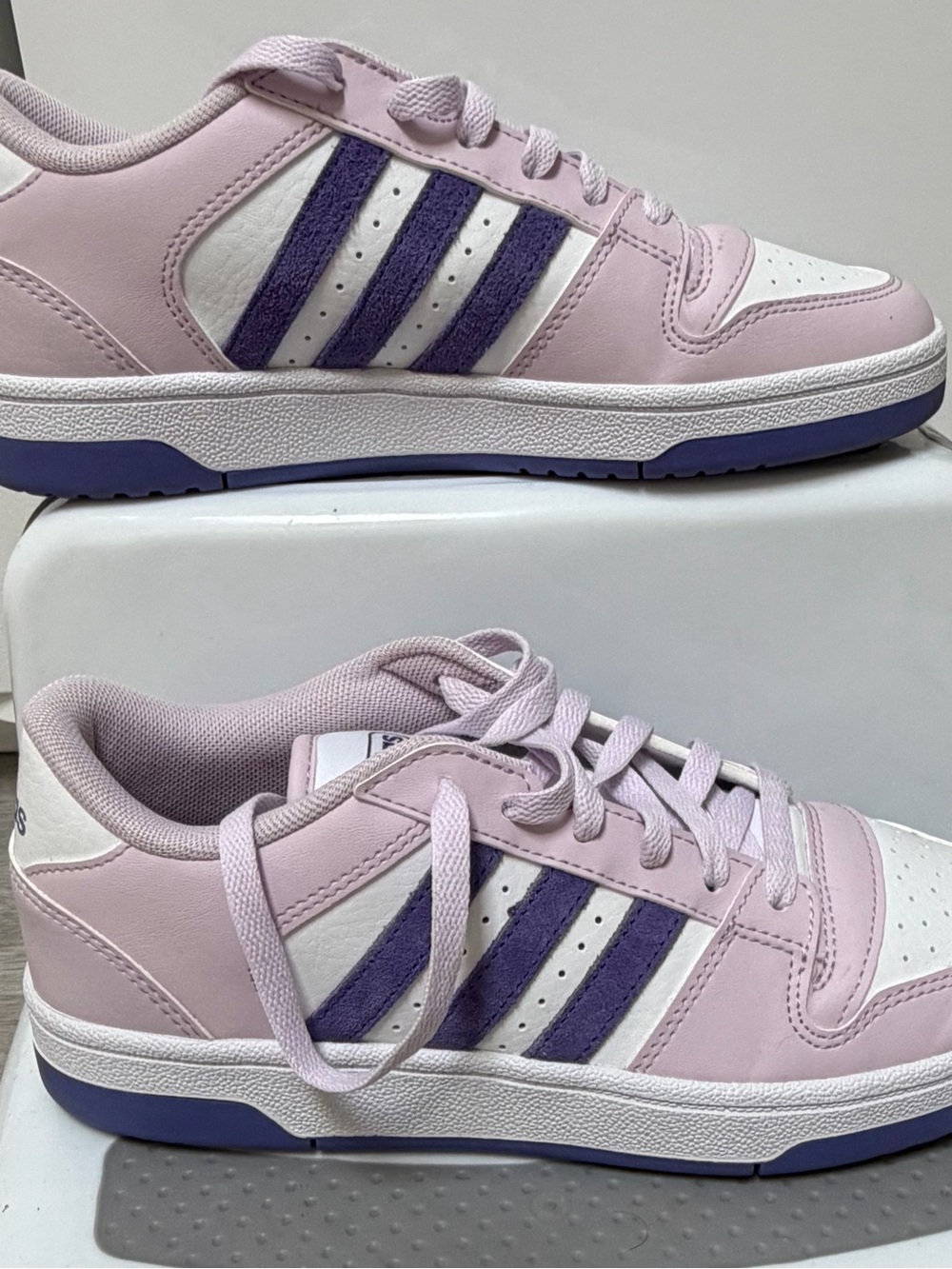Youth Size 5.5/Women’s Size 7 - Picture 2 of 5